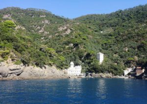 San Fruttuoso di Camogli: tra le spiagge più belle d’Italia