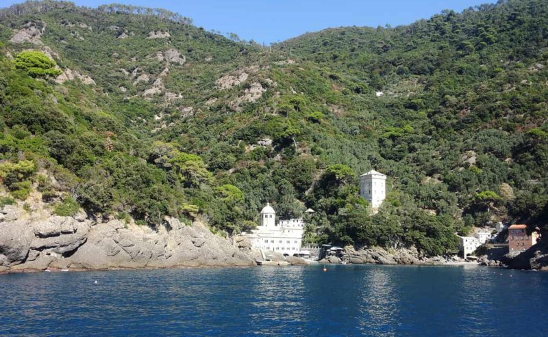 San Fruttuoso di Camogli: tra le spiagge più belle d’Italia