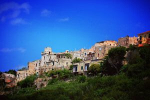 Verezzi (Savona): il borgo ligure che affascinò i Saraceni