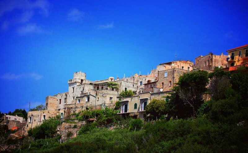 Verezzi (Savona): il borgo ligure che affascinò i Saraceni
