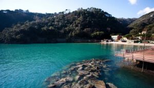 Paraggi (Liguria), il sogno della baia verde smeraldo